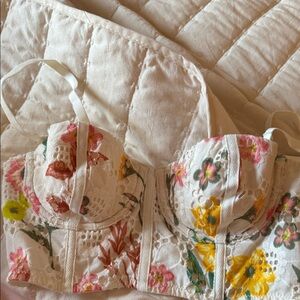 Floral Lace Bustier Top

Aerie